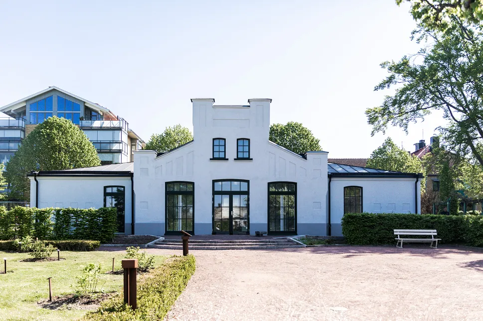 Sprutmålat plåttak på Rosendala rosarium i Huskvarna