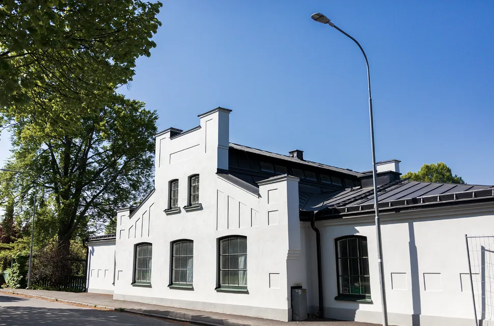 Färdigmålat plåttak på Rosendala rosarium, Huskvarna – Nixco